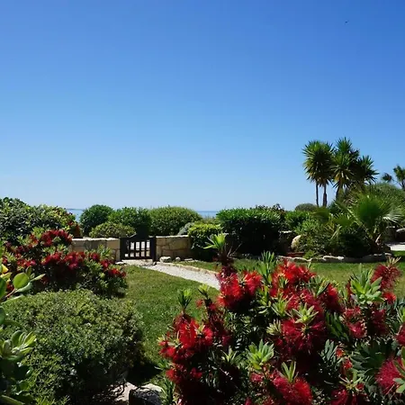 Seafront Martini Sunrise Villa Coral Bay